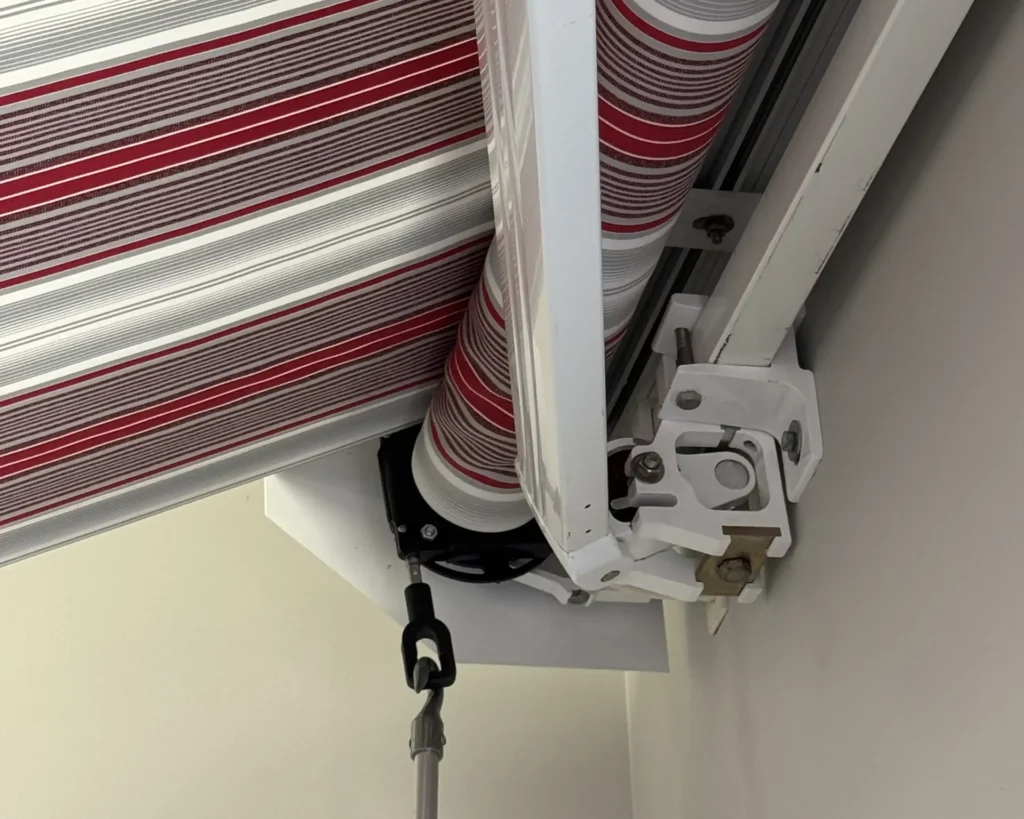 retractable-awning-mount